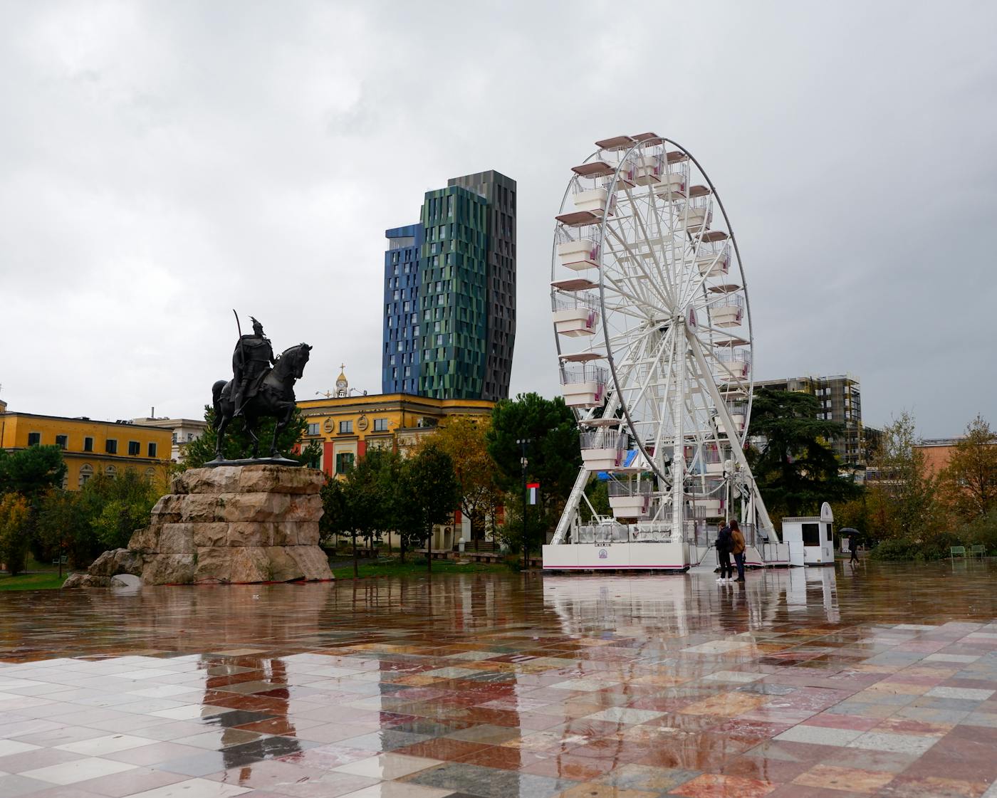 Tour a Tirana